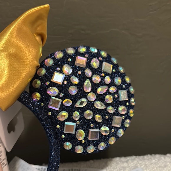 Disney Glittery 50th Anniversary Minnie Ears - Picture 6 of 8